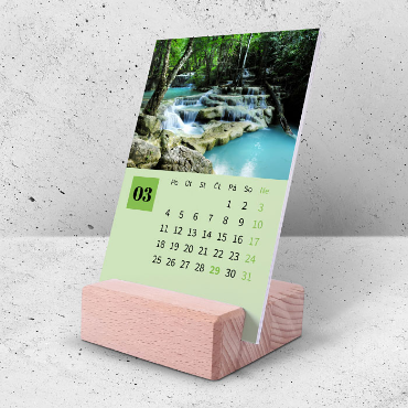 Stolní fotokalendář ve dřevěném stojánku na rok 2024 - Naše momenty